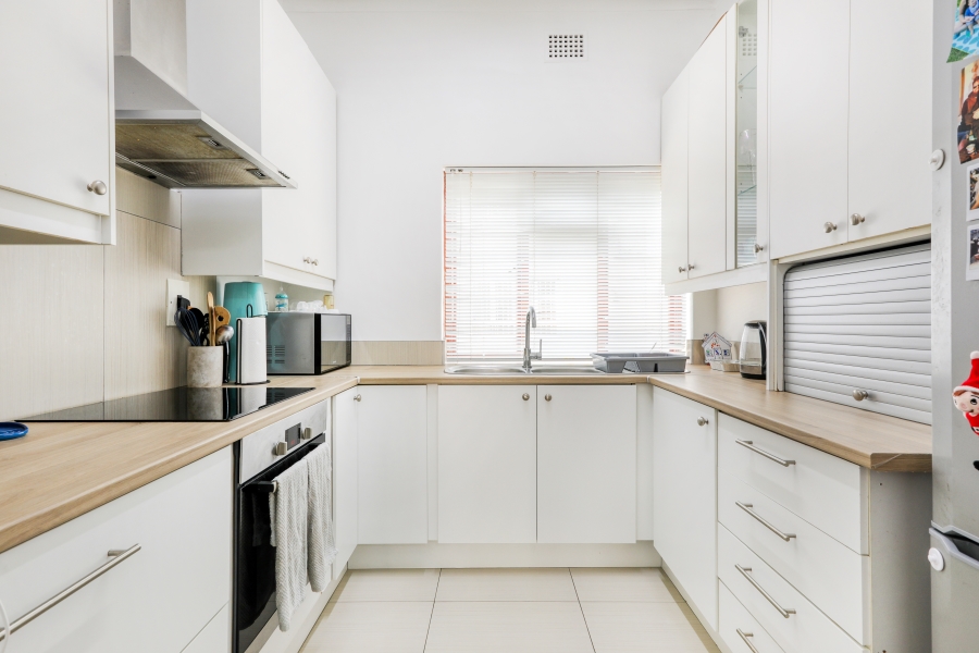 To Let 2 Bedroom Property for Rent in Green Point Western Cape